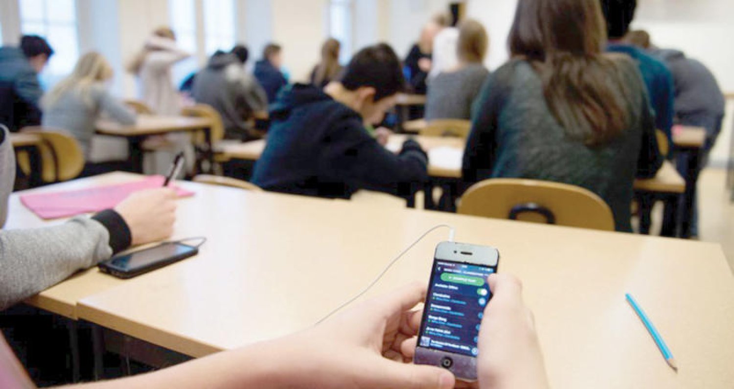 حظر استخدام الهواتف في جميع المدارس في مصر