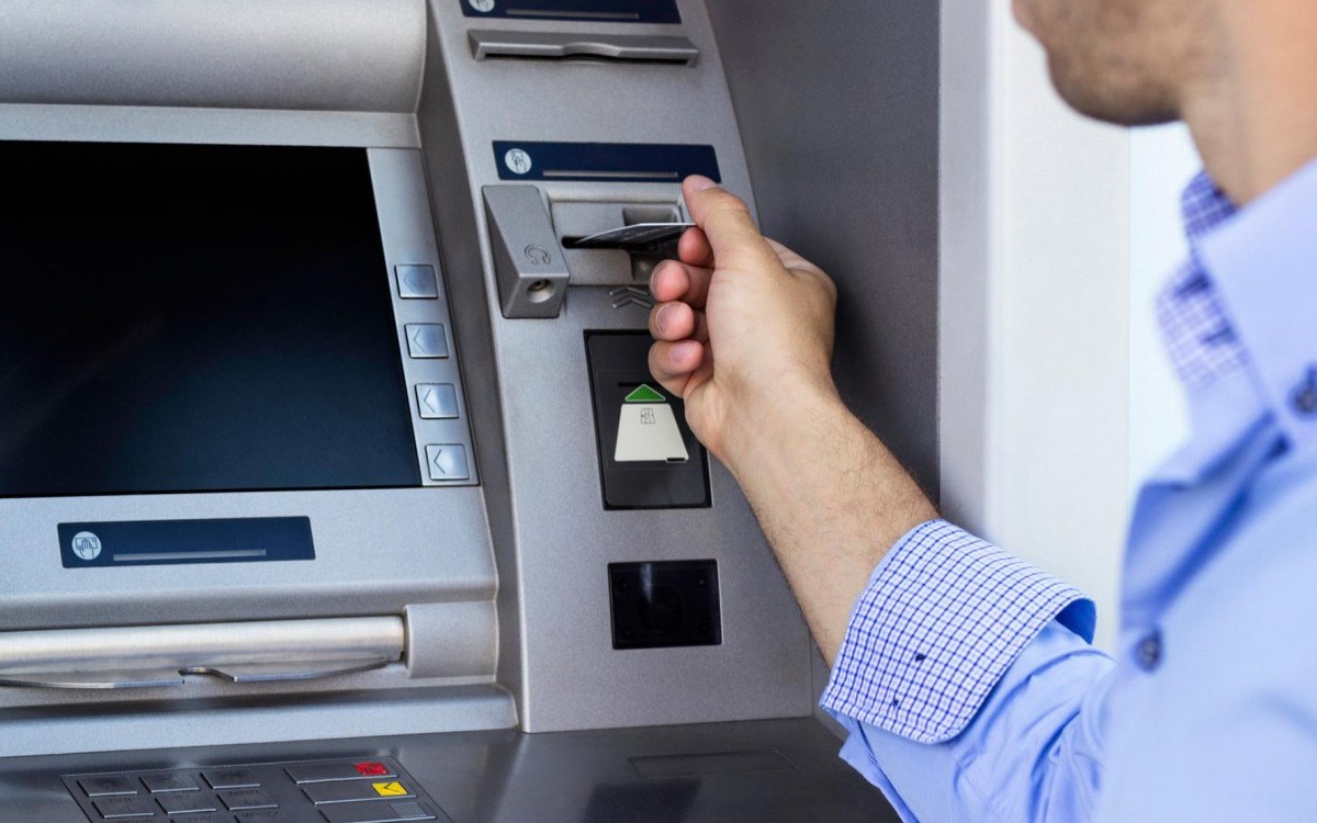 حدود السحب والإيداع من ماكينات ATM